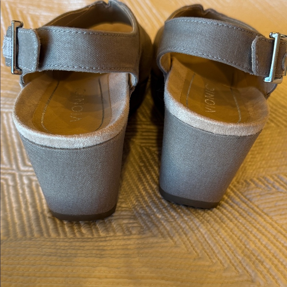 Vionic Women's Gray Wedge Sandals - Picture 3 of 7